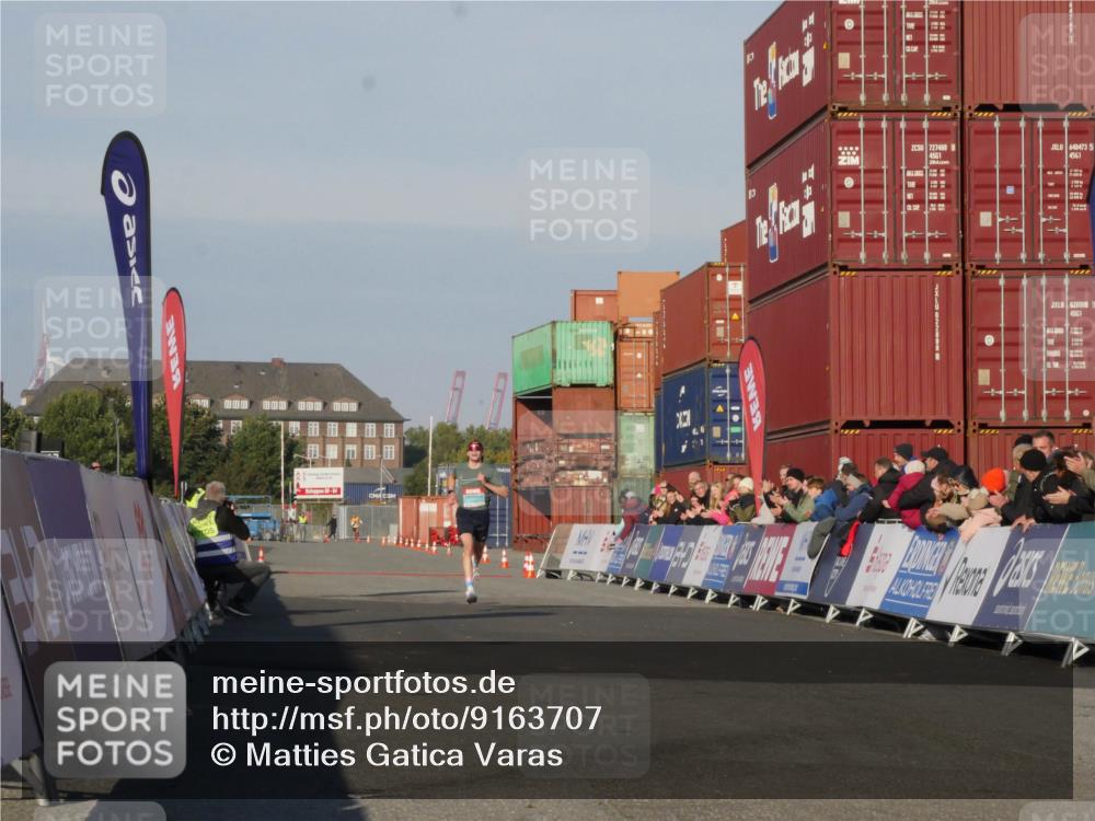 03.10.2025 - Köhlbrandbrückenlauf Matties Gatica Varas http://msf.ph/oto/9163707 03.10.2025 09:44:34 Ziel 1008 meine-sportfotos.de