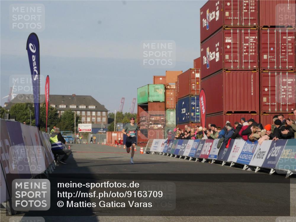03.10.2025 - Köhlbrandbrückenlauf Matties Gatica Varas http://msf.ph/oto/9163709 03.10.2025 09:44:34 Ziel 1008 meine-sportfotos.de