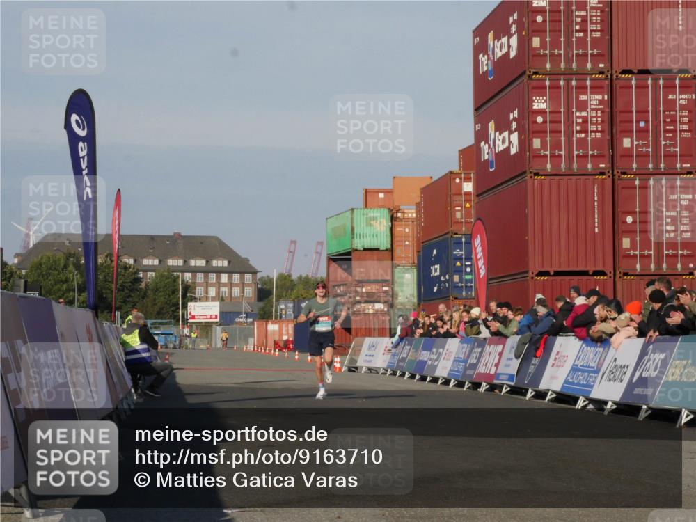 03.10.2025 - Köhlbrandbrückenlauf Matties Gatica Varas http://msf.ph/oto/9163710 03.10.2025 09:44:35 Ziel 1008 meine-sportfotos.de