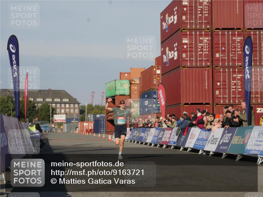 03.10.2025 - Köhlbrandbrückenlauf Matties Gatica Varas http://msf.ph/oto/9163721 03.10.2025 09:44:36 Ziel 1008 meine-sportfotos.de