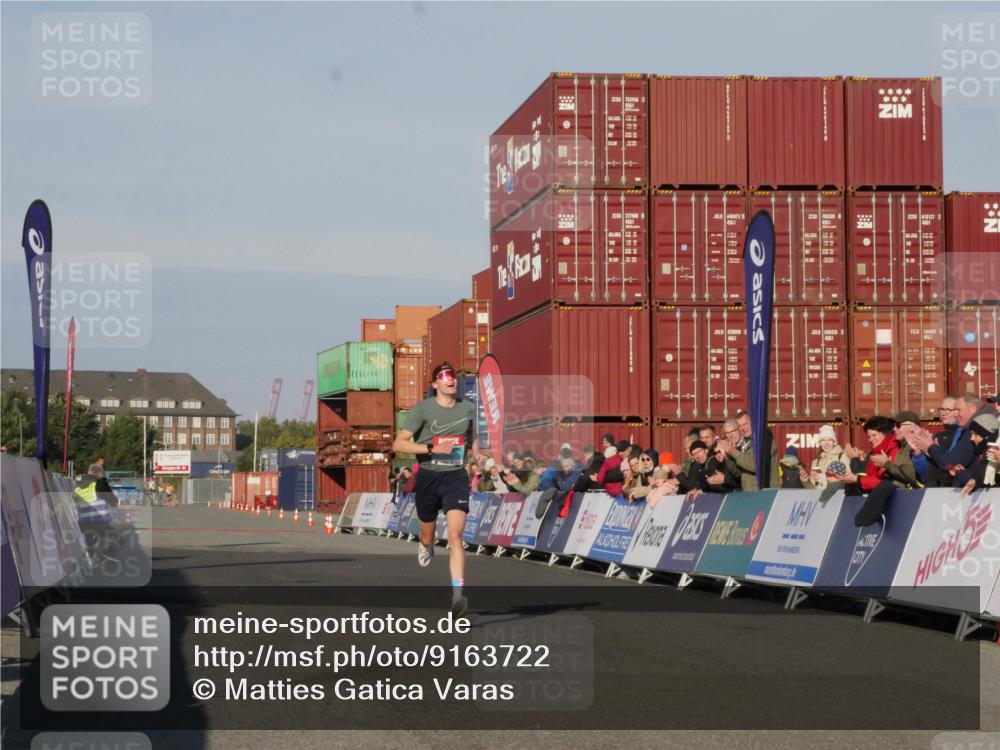 03.10.2025 - Köhlbrandbrückenlauf Matties Gatica Varas http://msf.ph/oto/9163722 03.10.2025 09:44:38 Ziel 1008 meine-sportfotos.de