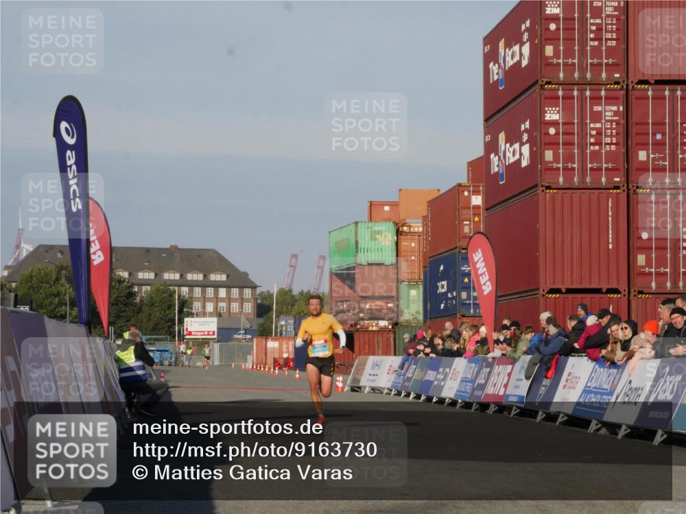 03.10.2025 - Köhlbrandbrückenlauf Matties Gatica Varas http://msf.ph/oto/9163730 03.10.2025 09:45:11 Ziel 3590 meine-sportfotos.de
