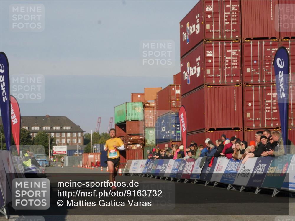 03.10.2025 - Köhlbrandbrückenlauf Matties Gatica Varas http://msf.ph/oto/9163732 03.10.2025 09:45:11 Ziel 3590 meine-sportfotos.de