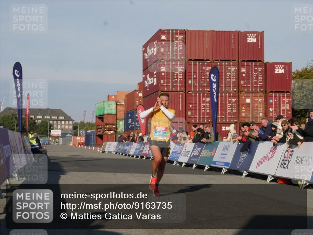 03.10.2025 - Köhlbrandbrückenlauf Matties Gatica Varas http://msf.ph/oto/9163735 03.10.2025 09:45:14 Ziel 3590 meine-sportfotos.de