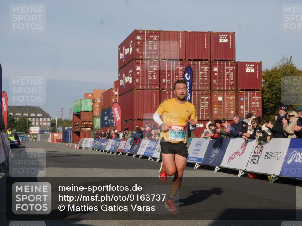 03.10.2025 - Köhlbrandbrückenlauf Matties Gatica Varas http://msf.ph/oto/9163737 03.10.2025 09:45:15 Ziel 3590 meine-sportfotos.de