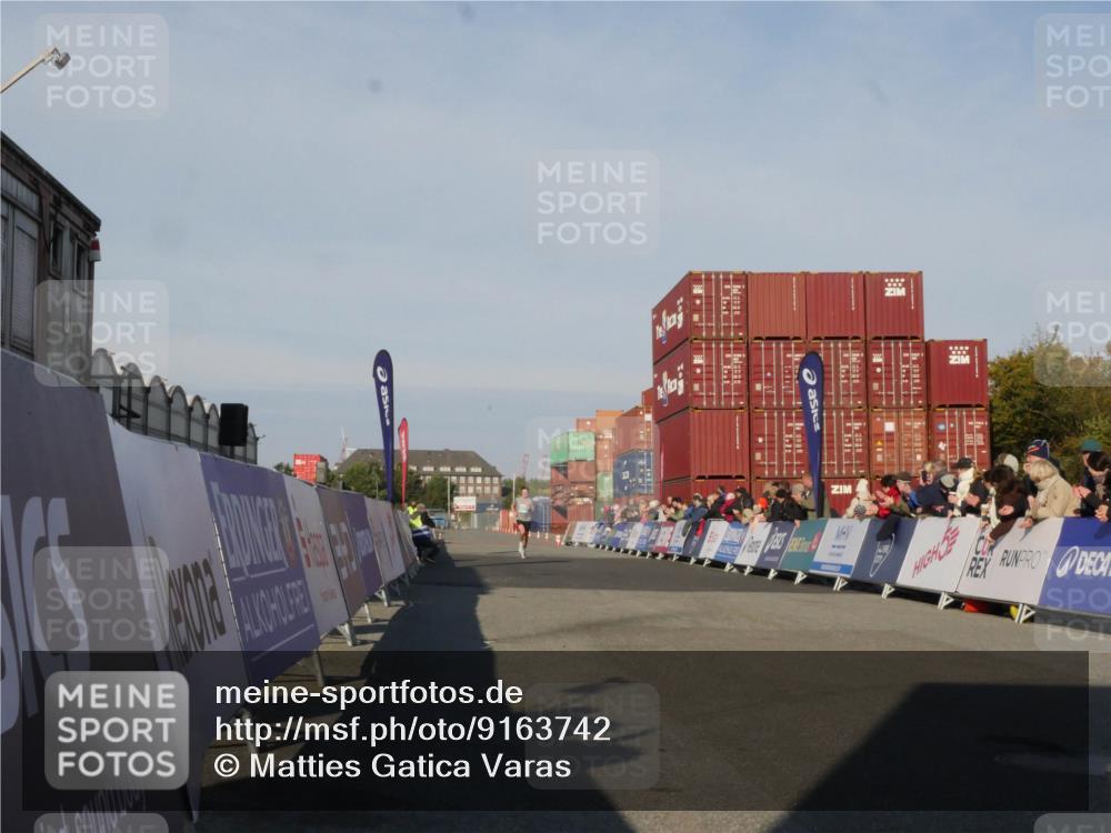 03.10.2025 - Köhlbrandbrückenlauf Matties Gatica Varas http://msf.ph/oto/9163742 03.10.2025 09:45:37 Ziel 3782 meine-sportfotos.de