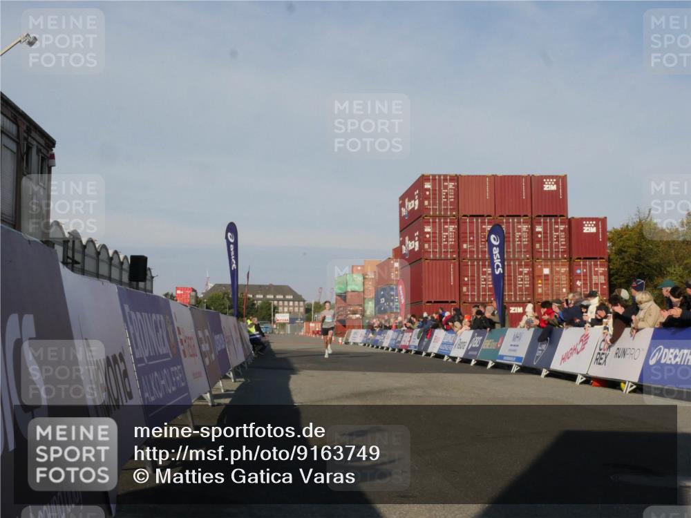 03.10.2025 - Köhlbrandbrückenlauf Matties Gatica Varas http://msf.ph/oto/9163749 03.10.2025 09:45:39 Ziel 3782 meine-sportfotos.de
