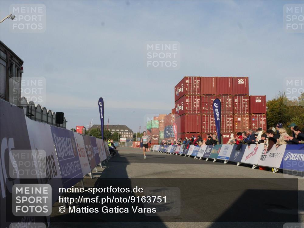 03.10.2025 - Köhlbrandbrückenlauf Matties Gatica Varas http://msf.ph/oto/9163751 03.10.2025 09:45:40 Ziel 3782 meine-sportfotos.de