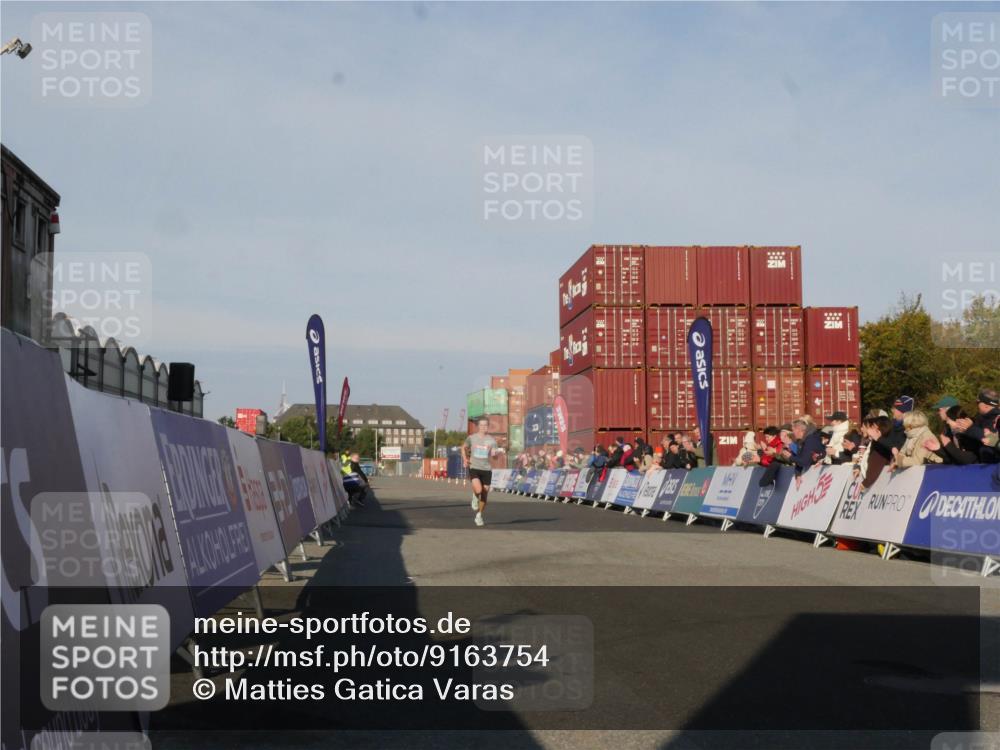 03.10.2025 - Köhlbrandbrückenlauf Matties Gatica Varas http://msf.ph/oto/9163754 03.10.2025 09:45:41 Ziel 3782 meine-sportfotos.de