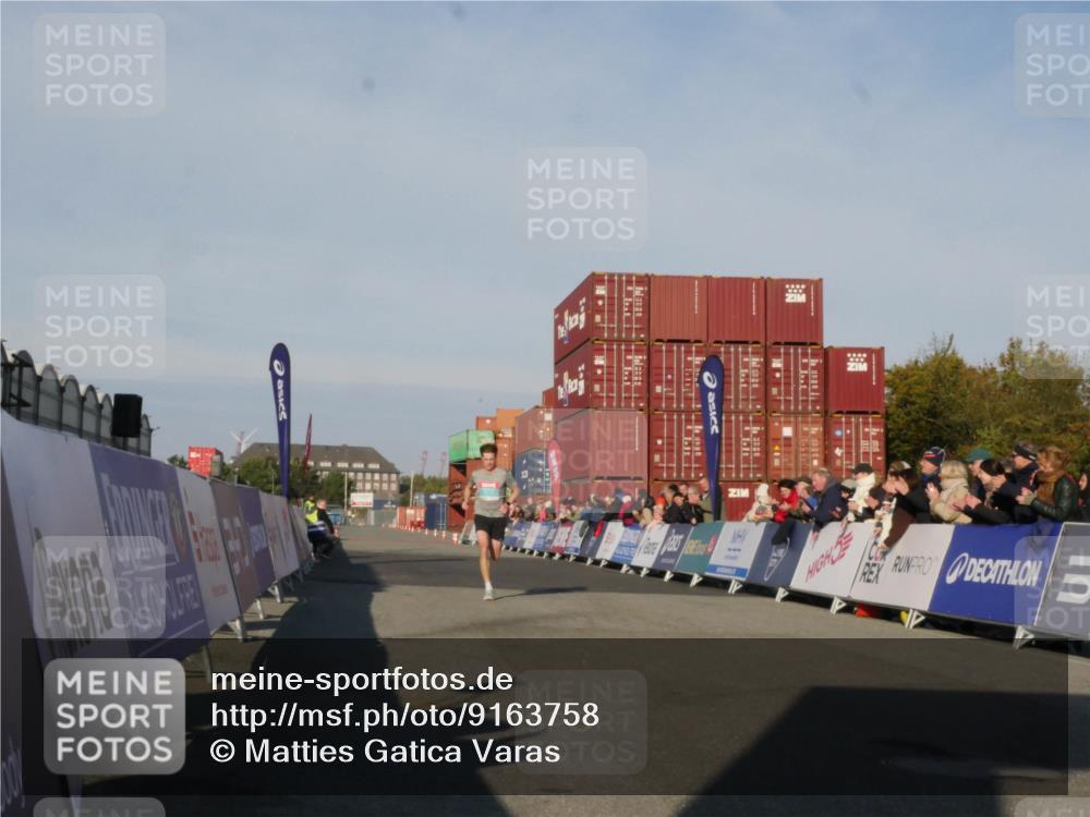 03.10.2025 - Köhlbrandbrückenlauf Matties Gatica Varas http://msf.ph/oto/9163758 03.10.2025 09:45:42 Ziel 3782 meine-sportfotos.de