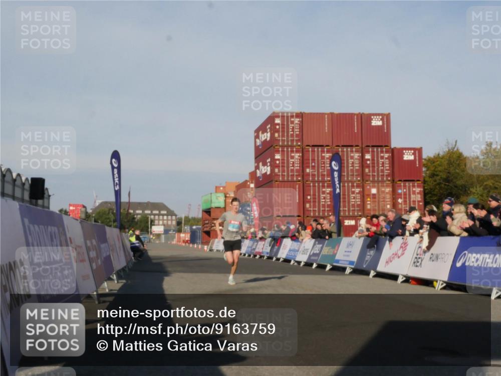 03.10.2025 - Köhlbrandbrückenlauf Matties Gatica Varas http://msf.ph/oto/9163759 03.10.2025 09:45:42 Ziel 3782 meine-sportfotos.de
