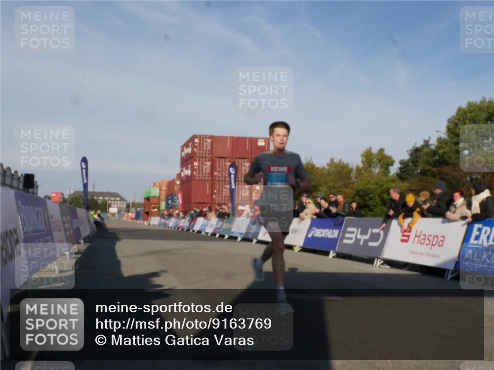 03.10.2025 - Köhlbrandbrückenlauf Matties Gatica Varas http://msf.ph/oto/9163769 03.10.2025 09:45:45 Ziel 3782 meine-sportfotos.de