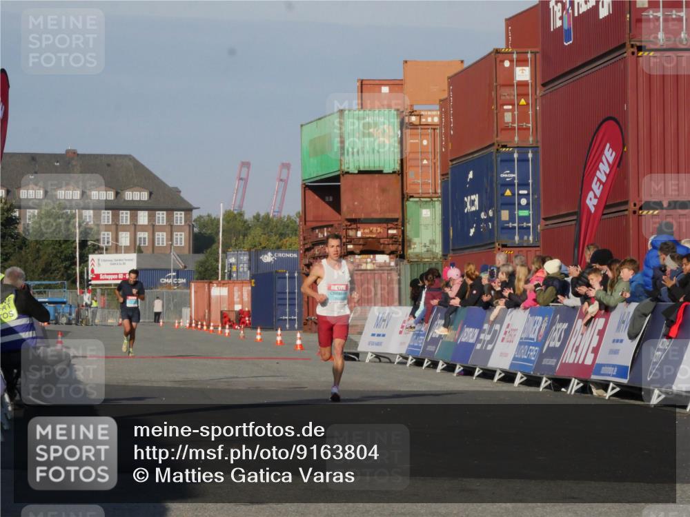 03.10.2025 - Köhlbrandbrückenlauf Matties Gatica Varas http://msf.ph/oto/9163804 03.10.2025 09:46:50 Ziel 1013 meine-sportfotos.de