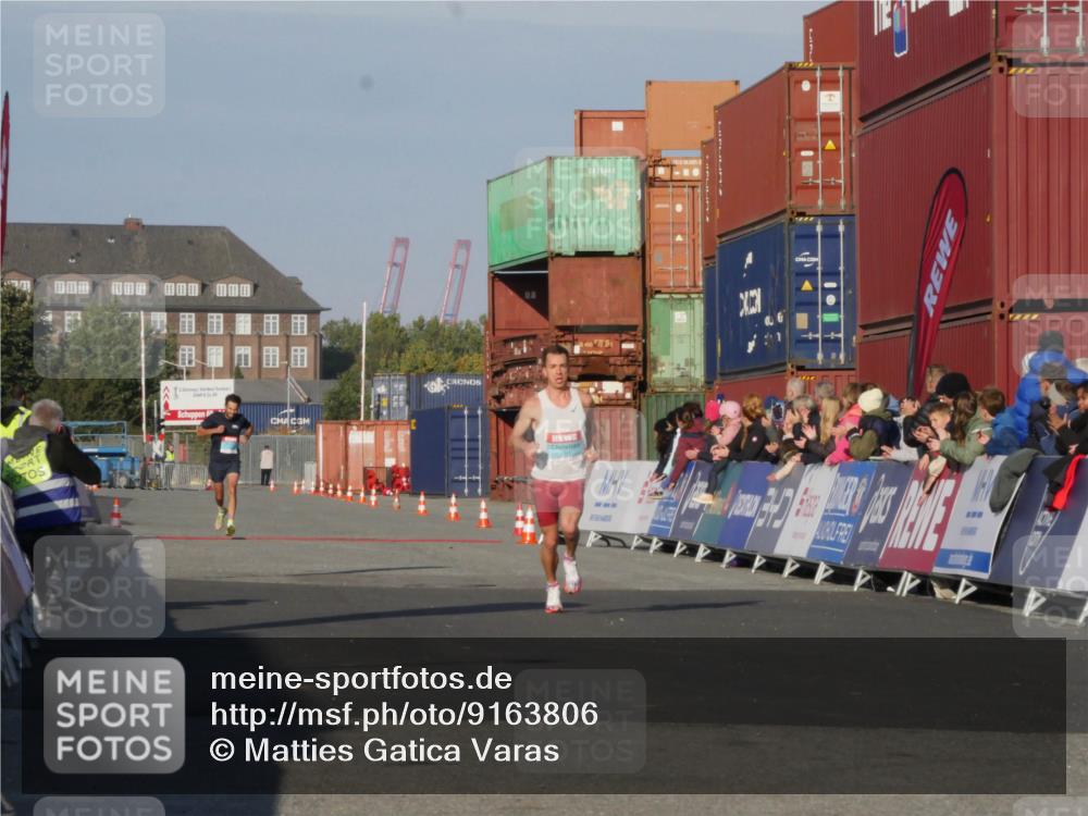 03.10.2025 - Köhlbrandbrückenlauf Matties Gatica Varas http://msf.ph/oto/9163806 03.10.2025 09:46:50 Ziel 1013 meine-sportfotos.de
