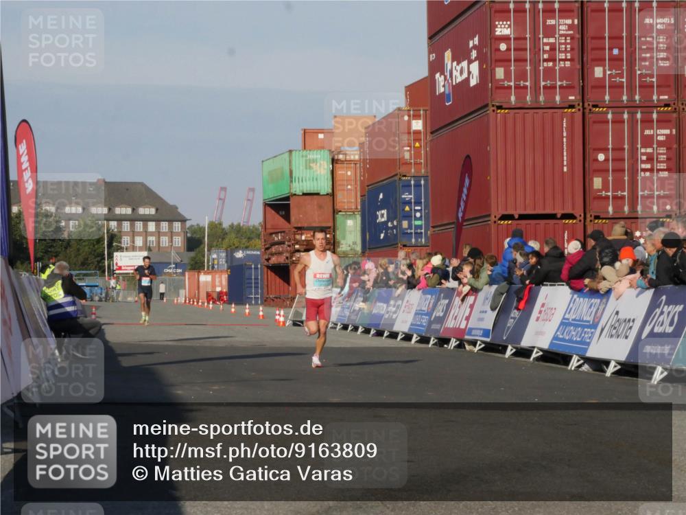 03.10.2025 - Köhlbrandbrückenlauf Matties Gatica Varas http://msf.ph/oto/9163809 03.10.2025 09:46:51 Ziel 1013 meine-sportfotos.de
