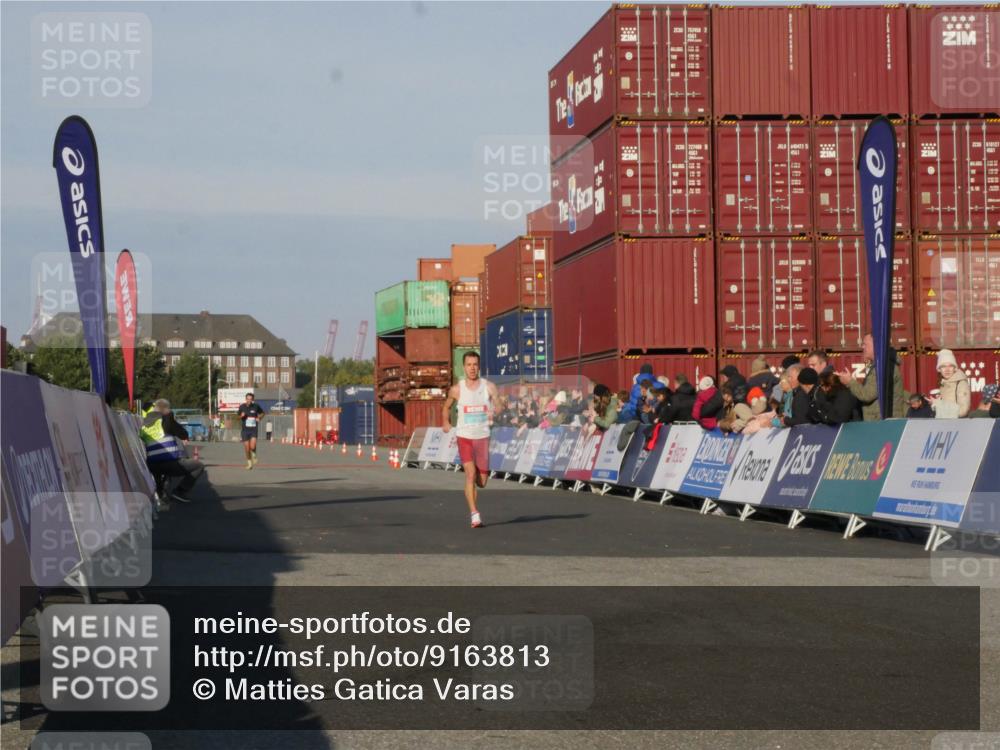 03.10.2025 - Köhlbrandbrückenlauf Matties Gatica Varas http://msf.ph/oto/9163813 03.10.2025 09:46:52 Ziel 1013 meine-sportfotos.de