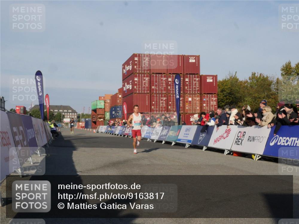 03.10.2025 - Köhlbrandbrückenlauf Matties Gatica Varas http://msf.ph/oto/9163817 03.10.2025 09:46:54 Ziel 1013, 3760 meine-sportfotos.de