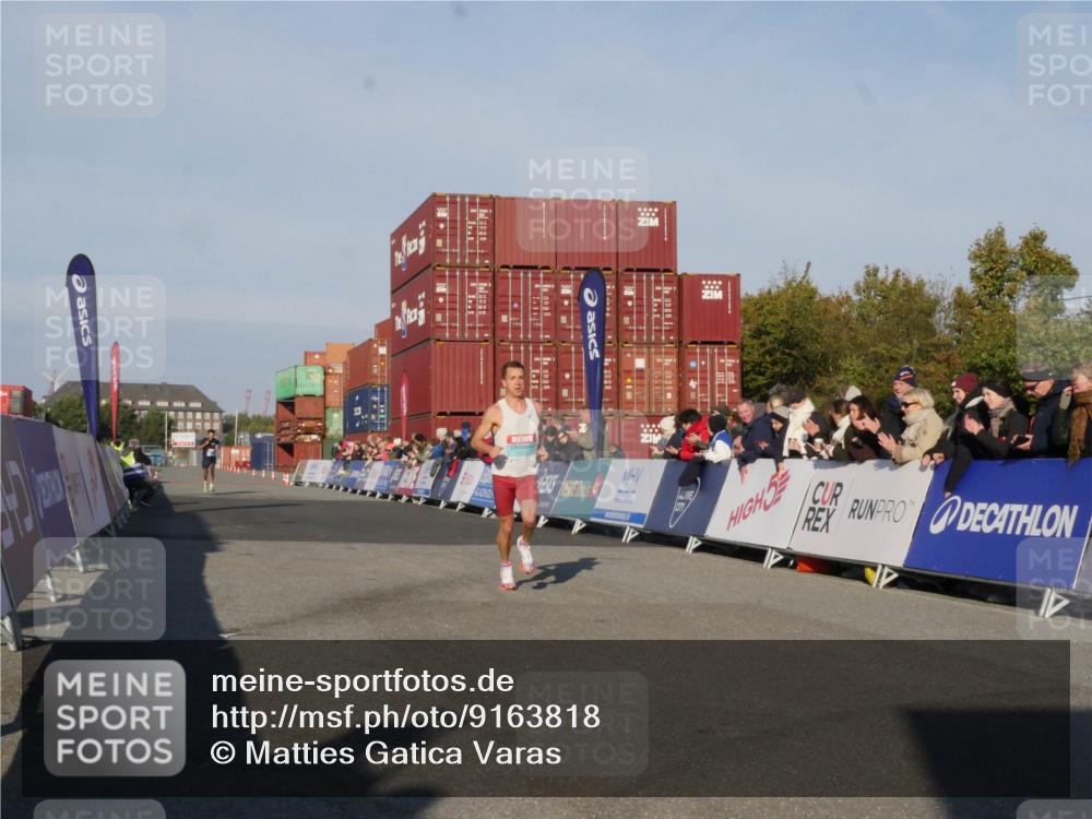 03.10.2025 - Köhlbrandbrückenlauf Matties Gatica Varas http://msf.ph/oto/9163818 03.10.2025 09:46:55 Ziel 1013, 3760 meine-sportfotos.de