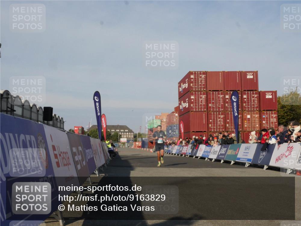 03.10.2025 - Köhlbrandbrückenlauf Matties Gatica Varas http://msf.ph/oto/9163829 03.10.2025 09:47:01 Ziel 3760 meine-sportfotos.de
