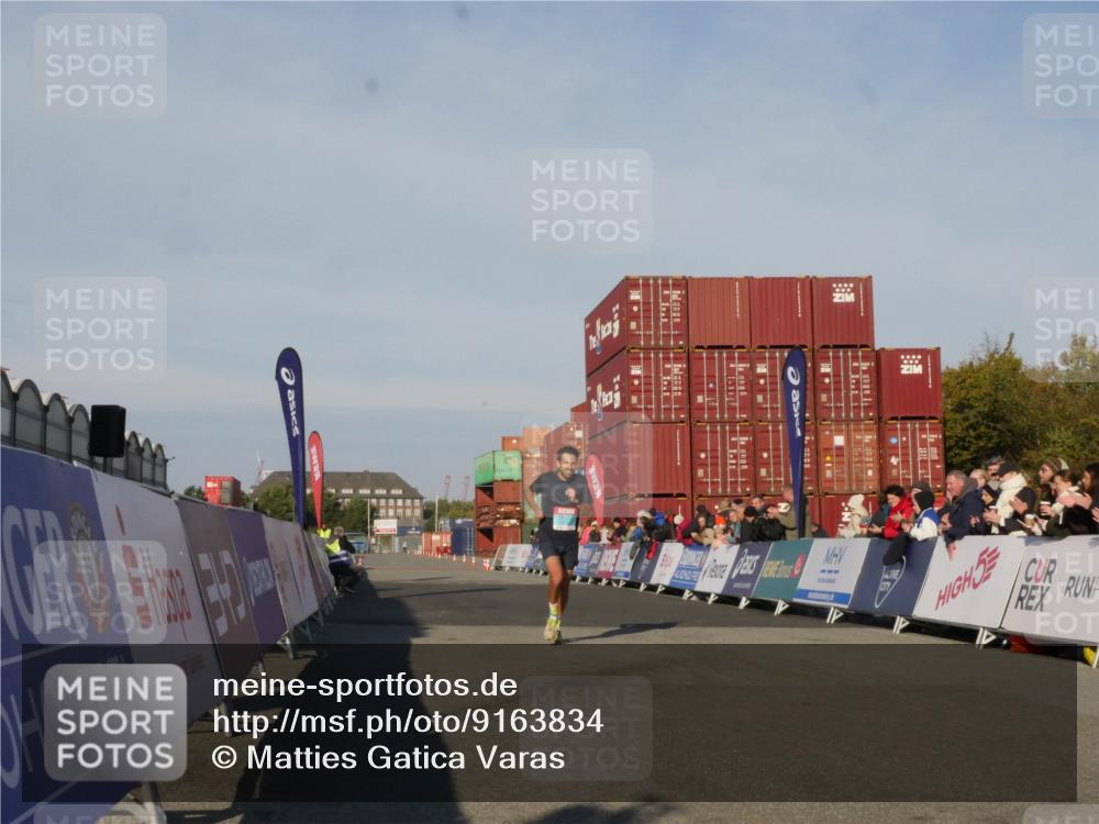 03.10.2025 - Köhlbrandbrückenlauf Matties Gatica Varas http://msf.ph/oto/9163834 03.10.2025 09:47:02 Ziel 3760 meine-sportfotos.de