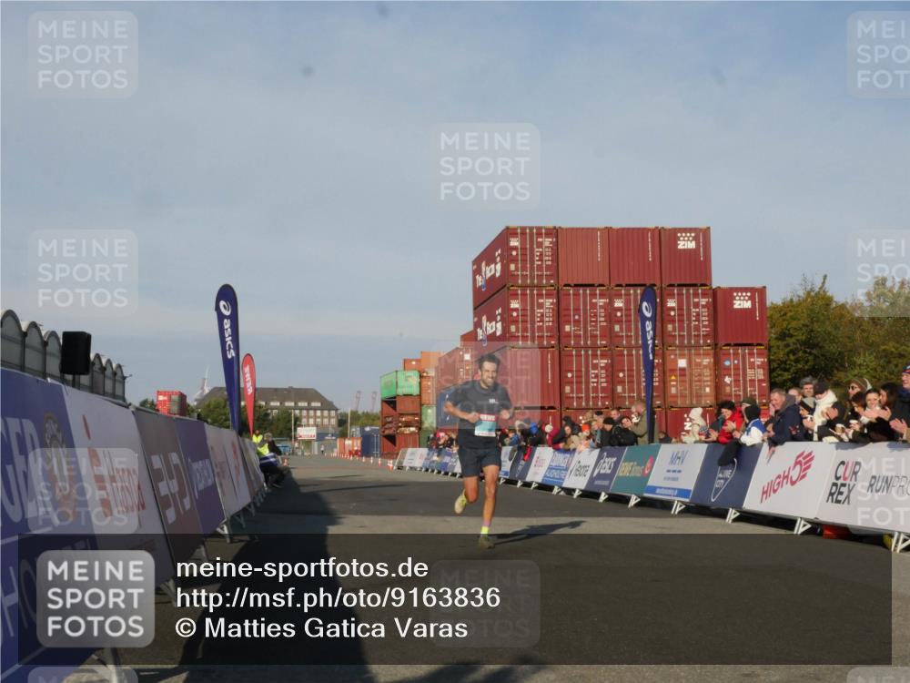 03.10.2025 - Köhlbrandbrückenlauf Matties Gatica Varas http://msf.ph/oto/9163836 03.10.2025 09:47:02 Ziel 3760 meine-sportfotos.de