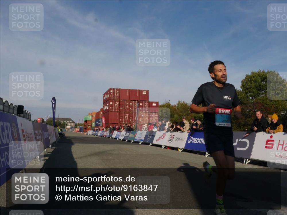 03.10.2025 - Köhlbrandbrückenlauf Matties Gatica Varas http://msf.ph/oto/9163847 03.10.2025 09:47:05 Ziel 3760 meine-sportfotos.de