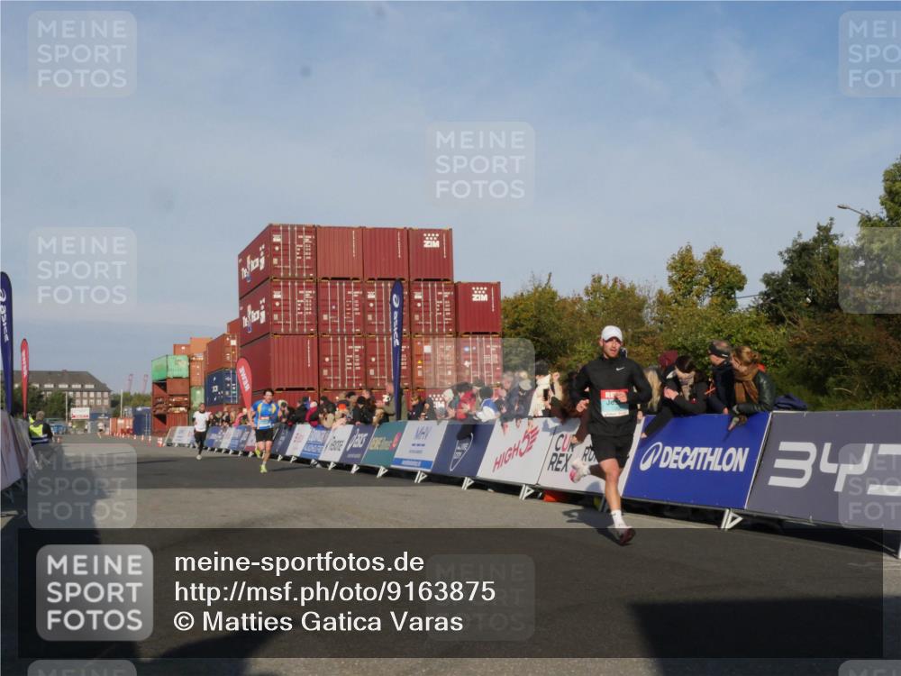 03.10.2025 - Köhlbrandbrückenlauf Matties Gatica Varas http://msf.ph/oto/9163875 03.10.2025 09:47:49 Ziel 1062, 3304, 3336 meine-sportfotos.de