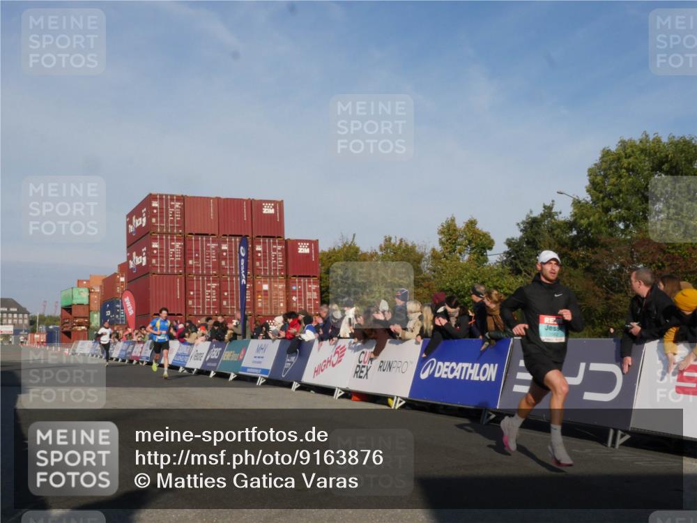03.10.2025 - Köhlbrandbrückenlauf Matties Gatica Varas http://msf.ph/oto/9163876 03.10.2025 09:47:50 Ziel 1062, 3304, 3336 meine-sportfotos.de