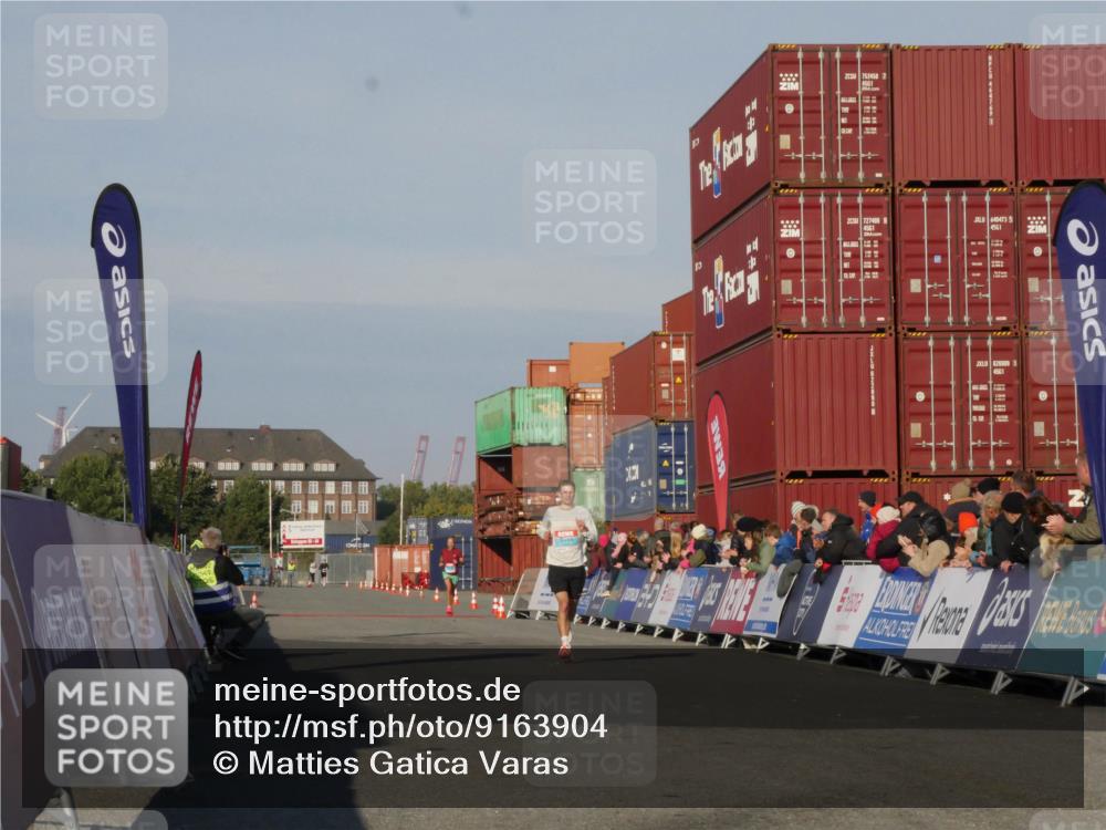 03.10.2025 - Köhlbrandbrückenlauf Matties Gatica Varas http://msf.ph/oto/9163904 03.10.2025 09:48:12 Ziel 3209 meine-sportfotos.de