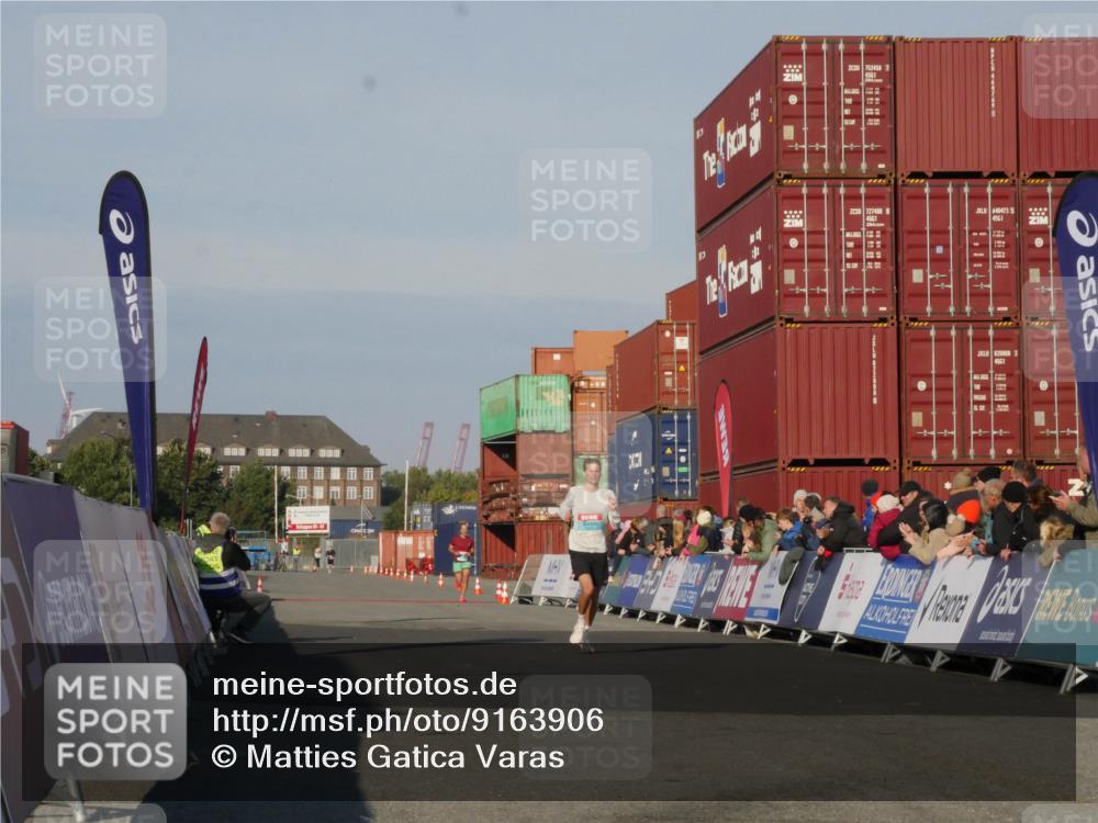 03.10.2025 - Köhlbrandbrückenlauf Matties Gatica Varas http://msf.ph/oto/9163906 03.10.2025 09:48:12 Ziel 3209 meine-sportfotos.de