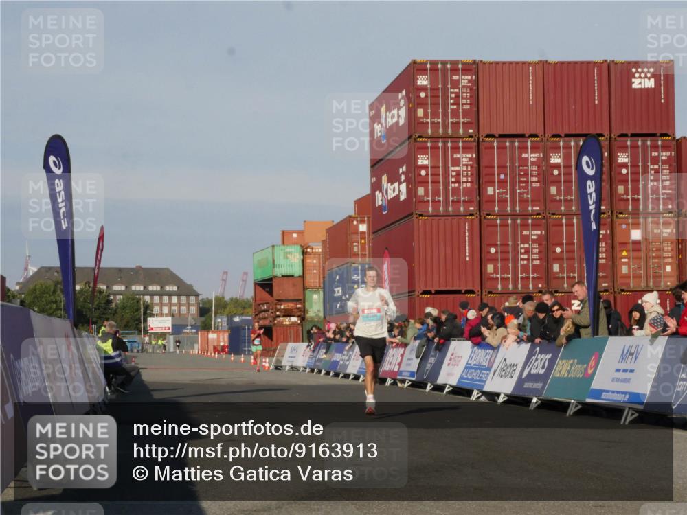 03.10.2025 - Köhlbrandbrückenlauf Matties Gatica Varas http://msf.ph/oto/9163913 03.10.2025 09:48:14 Ziel 3209 meine-sportfotos.de