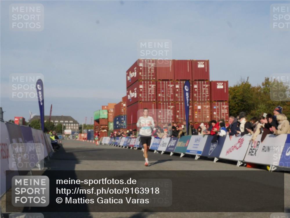03.10.2025 - Köhlbrandbrückenlauf Matties Gatica Varas http://msf.ph/oto/9163918 03.10.2025 09:48:15 Ziel 3209 meine-sportfotos.de