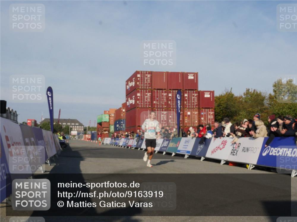 03.10.2025 - Köhlbrandbrückenlauf Matties Gatica Varas http://msf.ph/oto/9163919 03.10.2025 09:48:16 Ziel 3209 meine-sportfotos.de