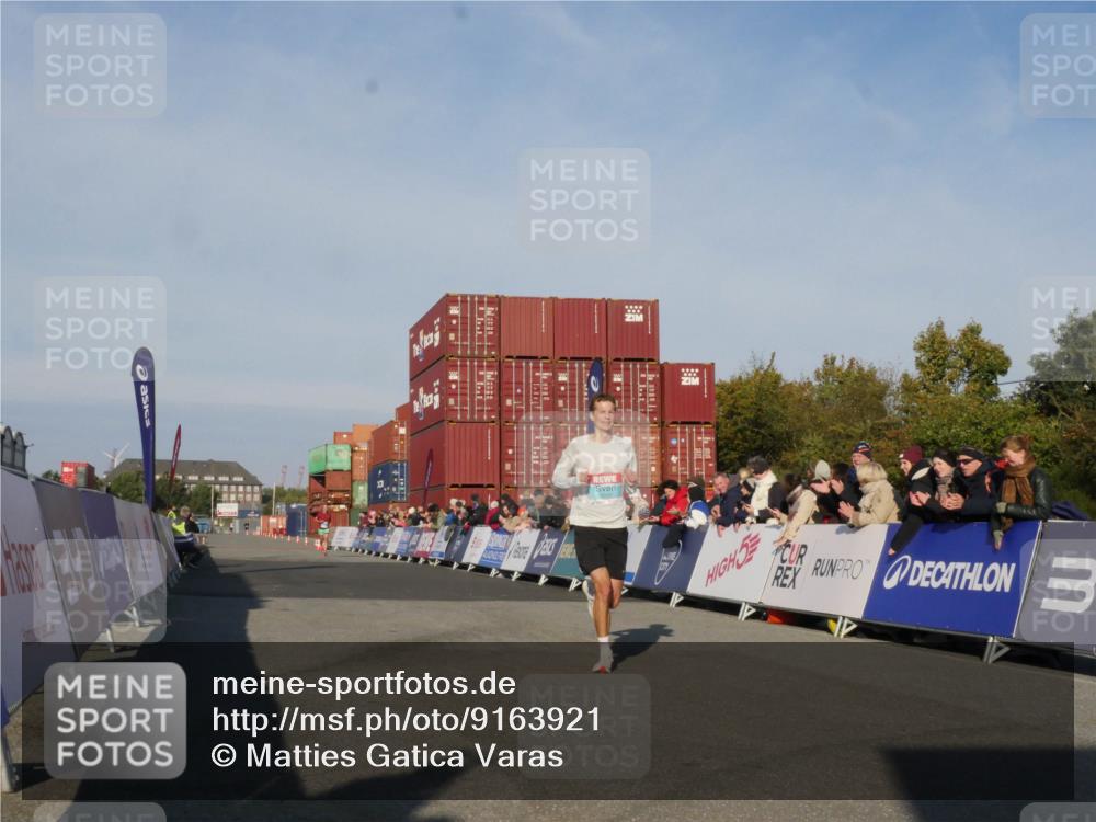 03.10.2025 - Köhlbrandbrückenlauf Matties Gatica Varas http://msf.ph/oto/9163921 03.10.2025 09:48:17 Ziel 3209 meine-sportfotos.de