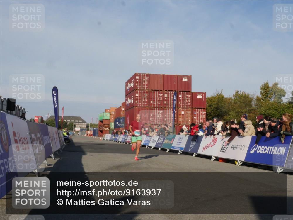 03.10.2025 - Köhlbrandbrückenlauf Matties Gatica Varas http://msf.ph/oto/9163937 03.10.2025 09:48:25 Ziel 2968 meine-sportfotos.de