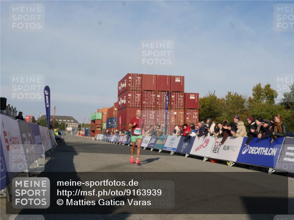 03.10.2025 - Köhlbrandbrückenlauf Matties Gatica Varas http://msf.ph/oto/9163939 03.10.2025 09:48:25 Ziel 2968 meine-sportfotos.de