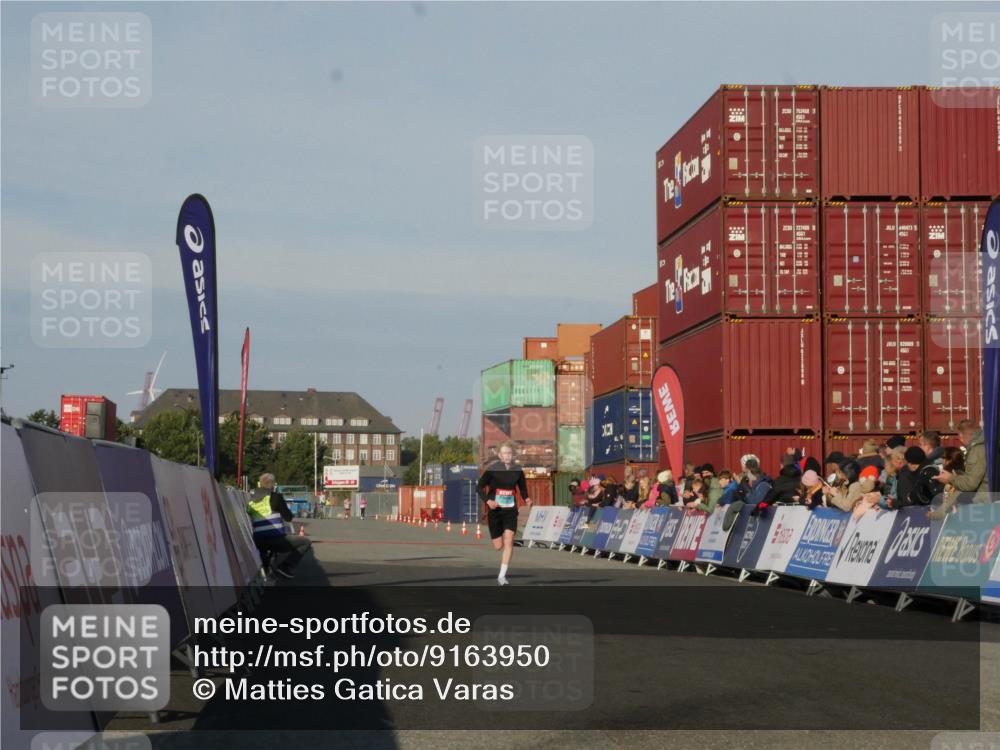 03.10.2025 - Köhlbrandbrückenlauf Matties Gatica Varas http://msf.ph/oto/9163950 03.10.2025 09:48:48 Ziel 3127 meine-sportfotos.de