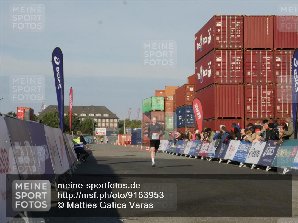 03.10.2025 - Köhlbrandbrückenlauf Matties Gatica Varas http://msf.ph/oto/9163953 03.10.2025 09:48:49 Ziel 3127 meine-sportfotos.de