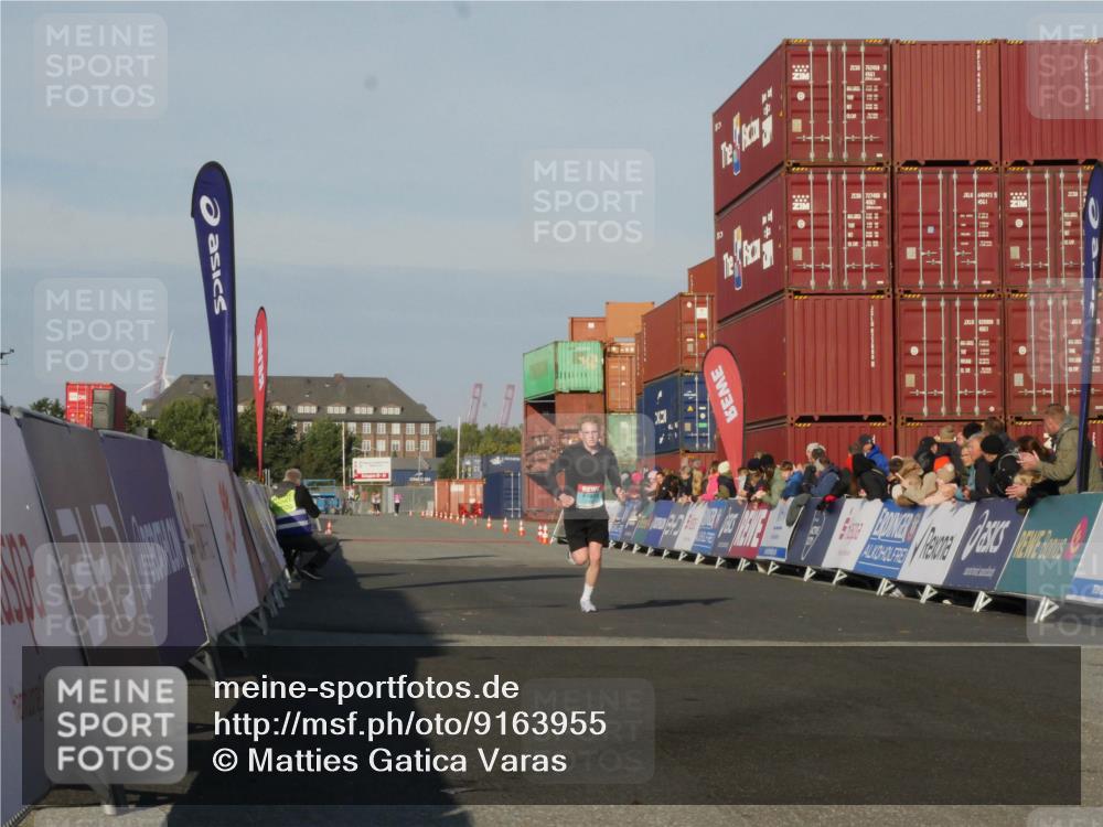 03.10.2025 - Köhlbrandbrückenlauf Matties Gatica Varas http://msf.ph/oto/9163955 03.10.2025 09:48:50 Ziel 3127 meine-sportfotos.de