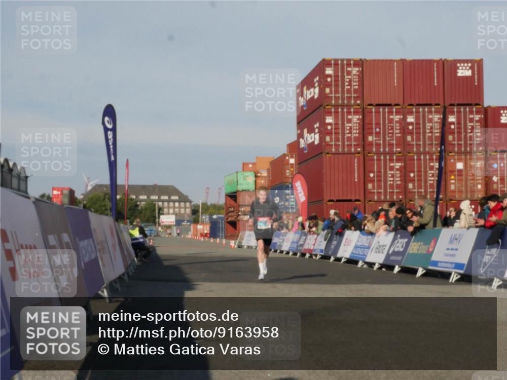 03.10.2025 - Köhlbrandbrückenlauf Matties Gatica Varas http://msf.ph/oto/9163958 03.10.2025 09:48:51 Ziel 3127 meine-sportfotos.de