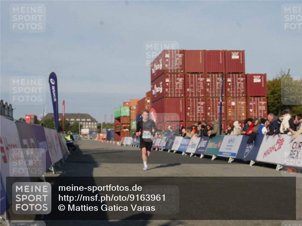 03.10.2025 - Köhlbrandbrückenlauf Matties Gatica Varas http://msf.ph/oto/9163961 03.10.2025 09:48:51 Ziel 3127 meine-sportfotos.de