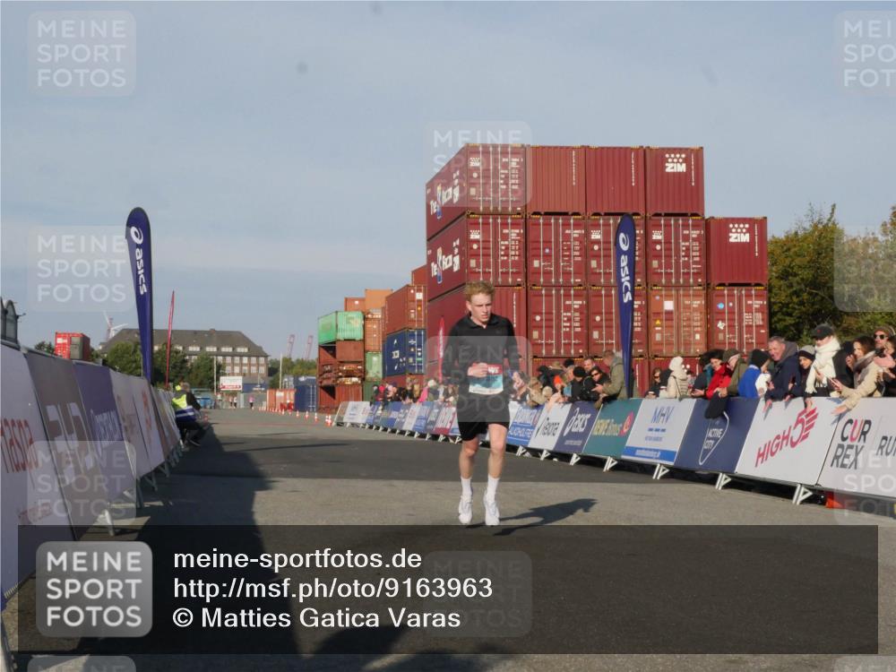 03.10.2025 - Köhlbrandbrückenlauf Matties Gatica Varas http://msf.ph/oto/9163963 03.10.2025 09:48:52 Ziel 3127 meine-sportfotos.de