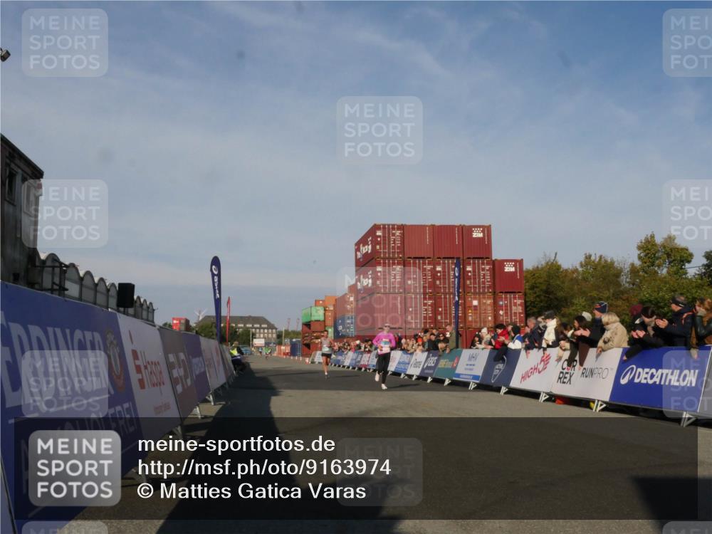03.10.2025 - Köhlbrandbrückenlauf Matties Gatica Varas http://msf.ph/oto/9163974 03.10.2025 09:49:27 Ziel 1022, 3203 meine-sportfotos.de