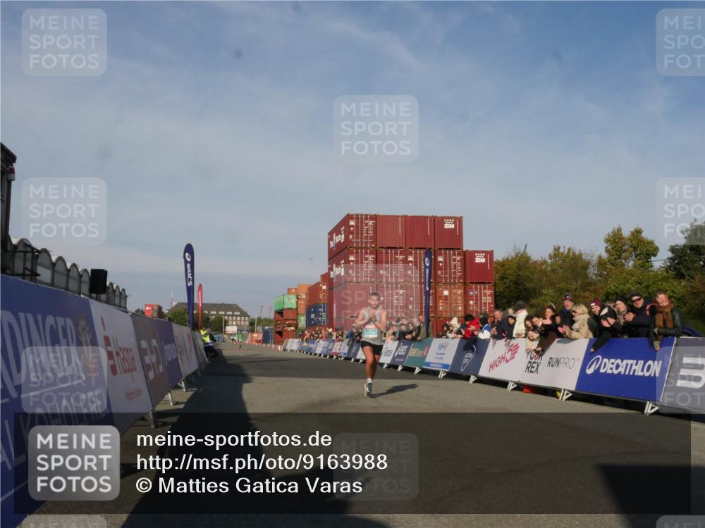03.10.2025 - Köhlbrandbrückenlauf Matties Gatica Varas http://msf.ph/oto/9163988 03.10.2025 09:49:31 Ziel 1022, 3203 meine-sportfotos.de