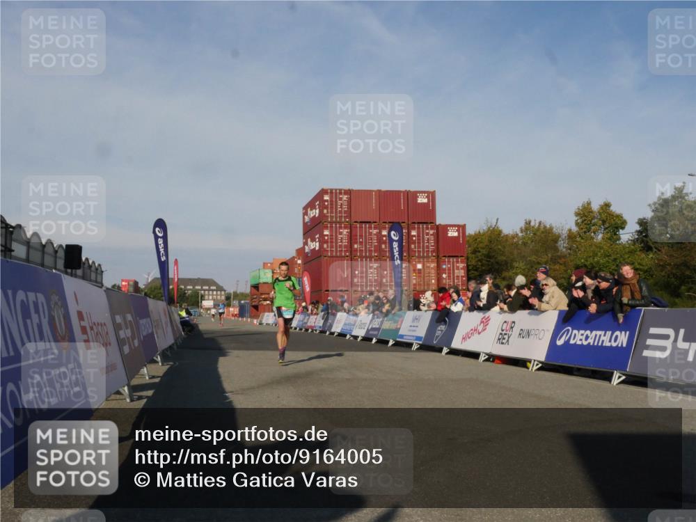 03.10.2025 - Köhlbrandbrückenlauf Matties Gatica Varas http://msf.ph/oto/9164005 03.10.2025 09:49:44 Ziel 2700 meine-sportfotos.de
