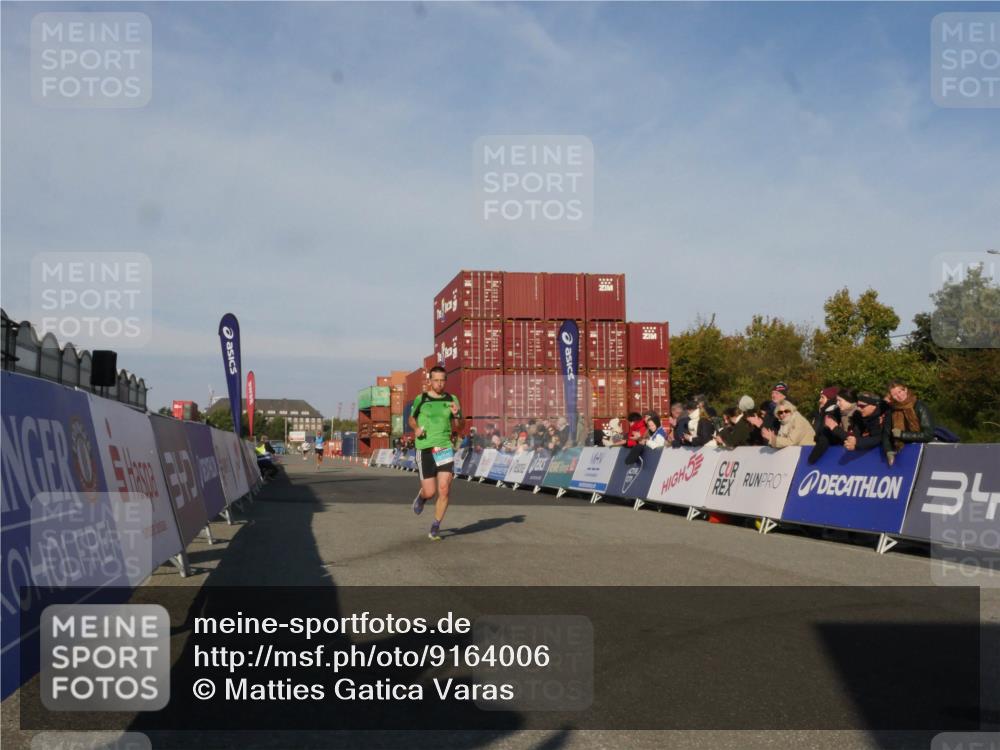03.10.2025 - Köhlbrandbrückenlauf Matties Gatica Varas http://msf.ph/oto/9164006 03.10.2025 09:49:44 Ziel 2700 meine-sportfotos.de