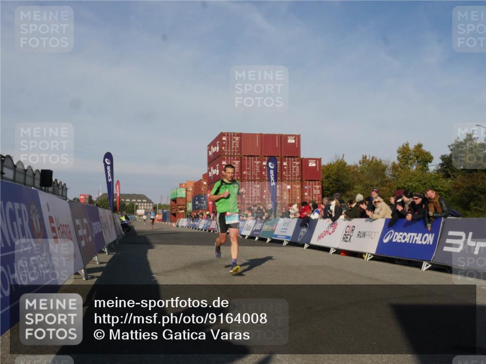 03.10.2025 - Köhlbrandbrückenlauf Matties Gatica Varas http://msf.ph/oto/9164008 03.10.2025 09:49:45 Ziel 2700 meine-sportfotos.de