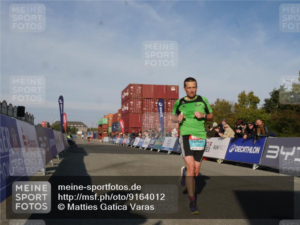 03.10.2025 - Köhlbrandbrückenlauf Matties Gatica Varas http://msf.ph/oto/9164012 03.10.2025 09:49:46 Ziel 1041, 2700 meine-sportfotos.de