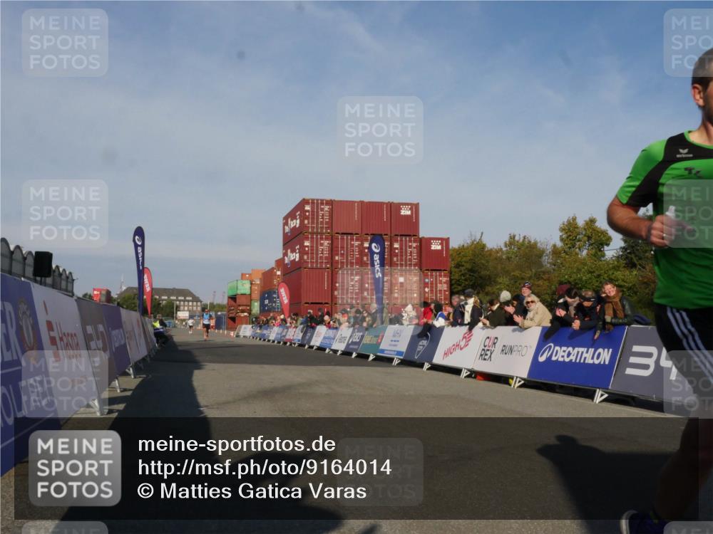 03.10.2025 - Köhlbrandbrückenlauf Matties Gatica Varas http://msf.ph/oto/9164014 03.10.2025 09:49:46 Ziel 1041, 2700 meine-sportfotos.de