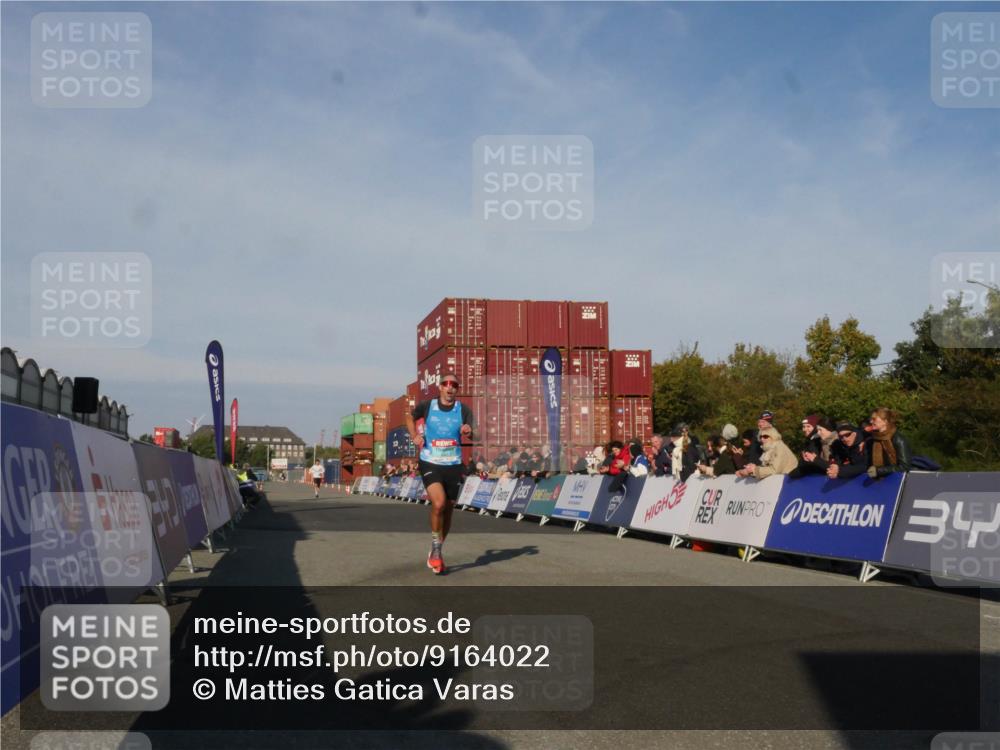 03.10.2025 - Köhlbrandbrückenlauf Matties Gatica Varas http://msf.ph/oto/9164022 03.10.2025 09:49:54 Ziel 1041 meine-sportfotos.de